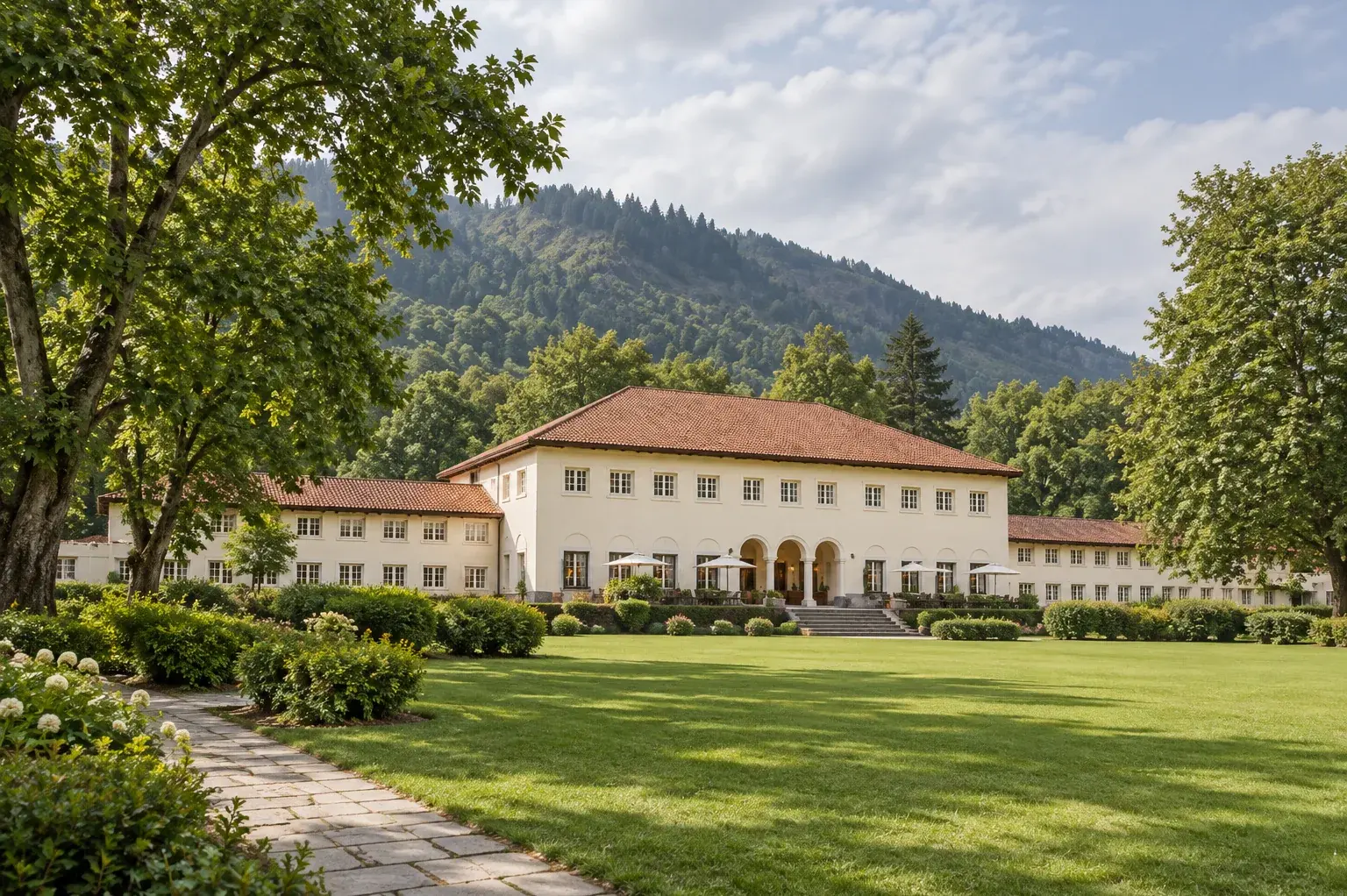 The LaLiT Grand Palace Srinagar exterior